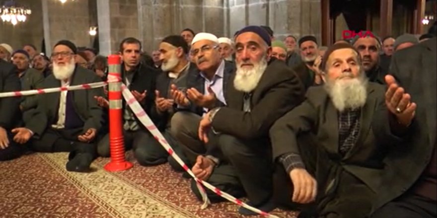 Erzurum Ulu Camii'de 'trafik şeritli' hatim