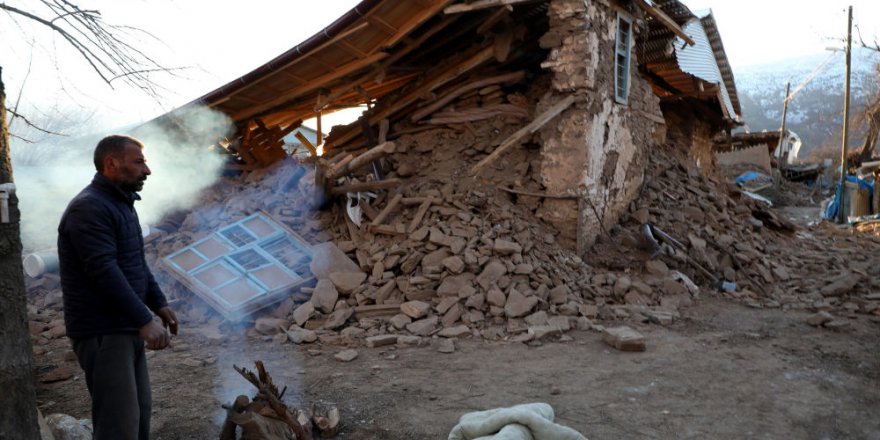 Elazığ'da bir köy tamamen yıkıldı