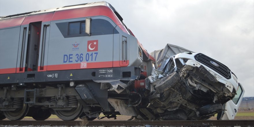 Afyonkarahisar'daki tren kazası güvenlik kamerasında