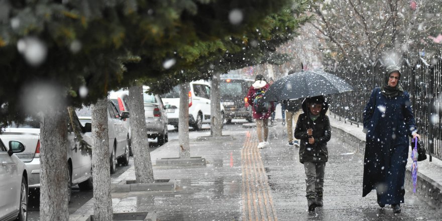 İstanbul'da kar yağışı başladı! Ne zamana kadar sürecek?