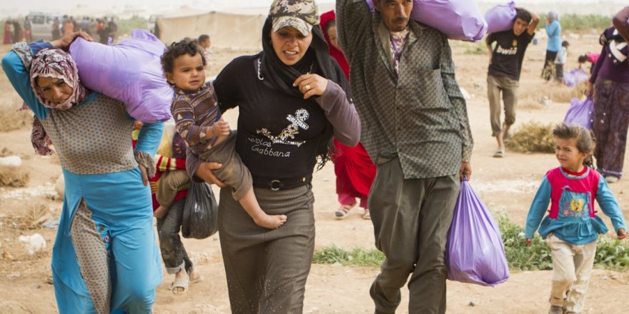 Türkiye, Suriyeli mültecilere sınırları açıyor