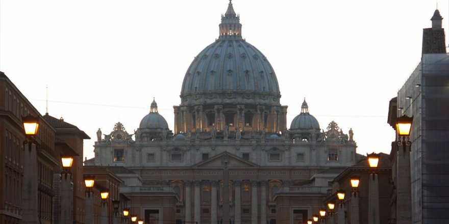 Vatikan duyurdu! Papa'dan online ayin