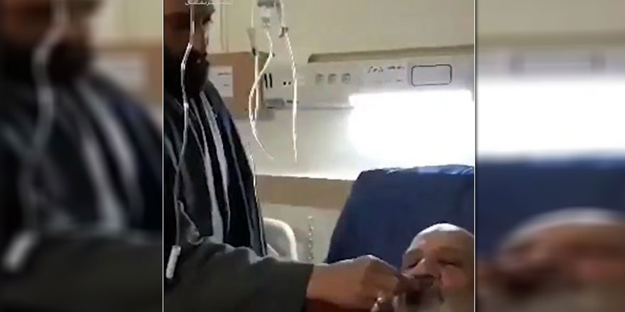 İranlı molla korona virüslü hastanın dudaklarına 'şifa' sürdü!