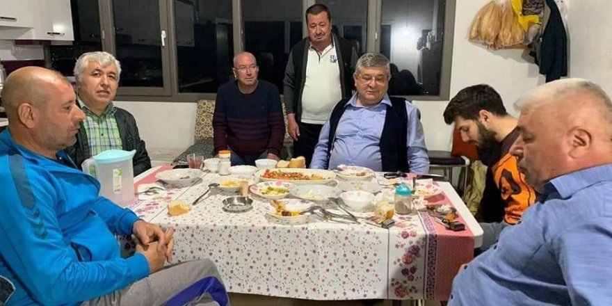 AKP Aydın Milletvekili Rıza Posacı karantinada rakı masası kurdu