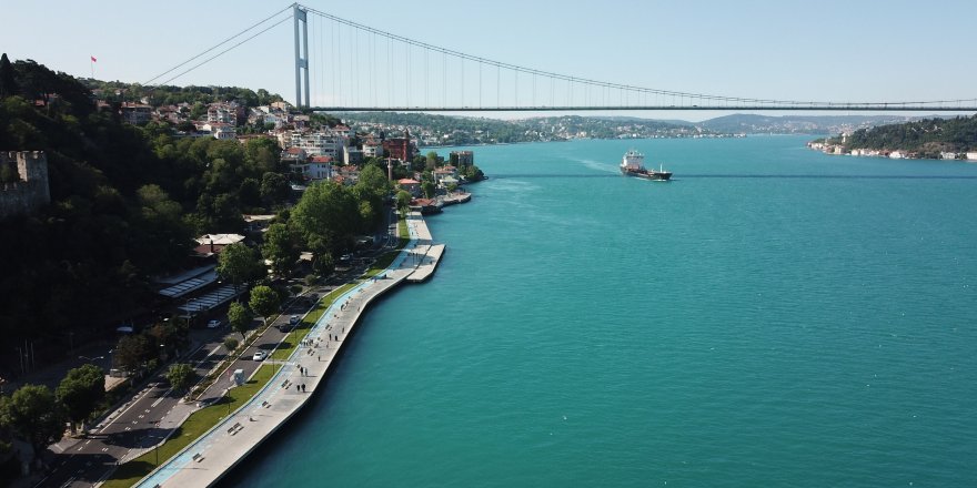 İstanbul Boğazı turkuaza bürünmüştü: Büyüleyen görüntünün nedeni ortaya çıktı