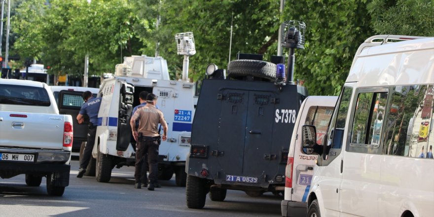 Diyarbakır'dan acı haber: Dur ihtarına uymayıp polise ateş açtı: 1 şehit