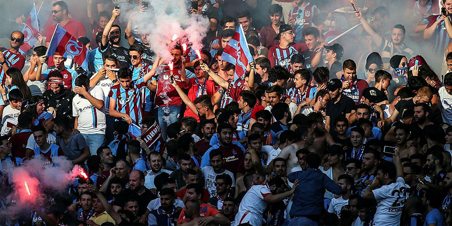 Trabzonspor taraftarından "AKP'ye oy yok" kampanyası
