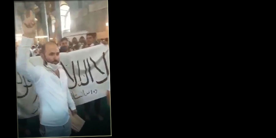Skandal görüntüler: Terör örgütü bayrağı Ayasofya'da da açılmış