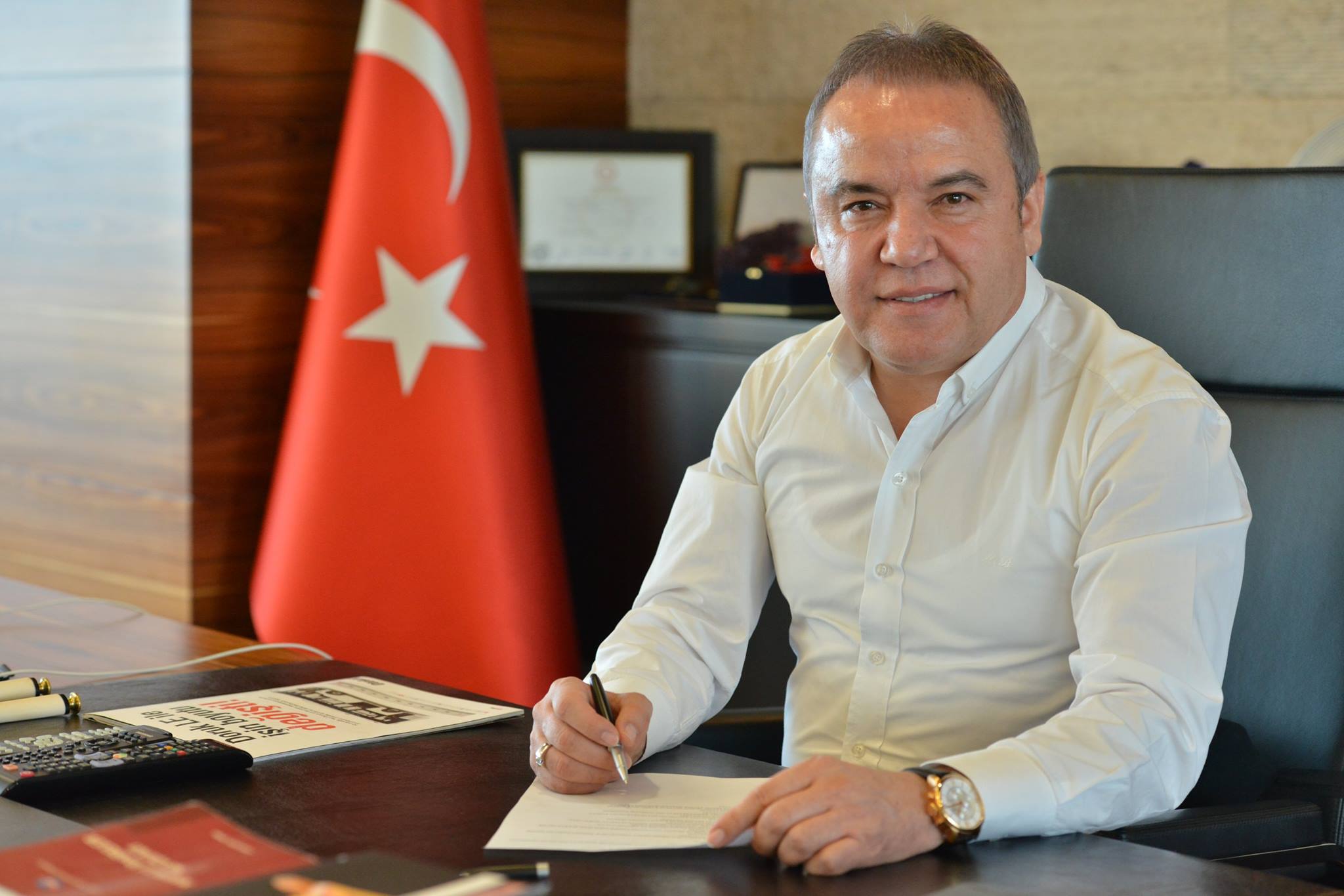 Antalya Büyükşehir Belediye Başkanı Muhittin Böcek korona virüse yakalandı