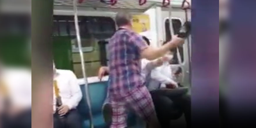 "Maske tak" diye uyaranlara saldırdı, metro birbirine girdi!