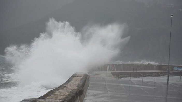 'Kestane karası fırtınası' Karadeniz'i vurdu