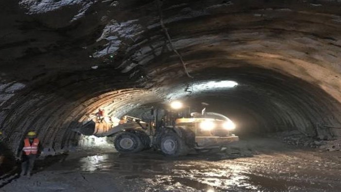 Kop Dağı'nda yapımı süren tünelde göçük medyana geldi