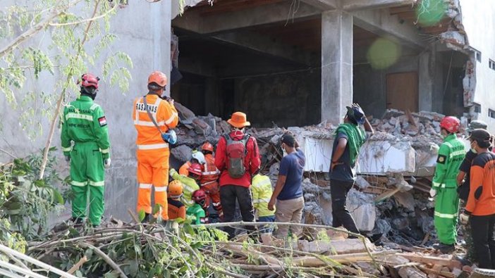 Endonezya'daki depremde ölü sayısı artıyor