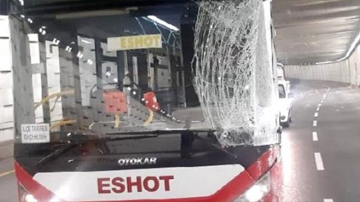 İzmir Konak'ta belediye otobüsü kaza yaptı
