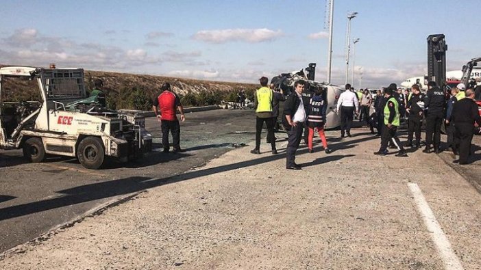Atatürk Havalimanı'nda servis araçları çarpıştı