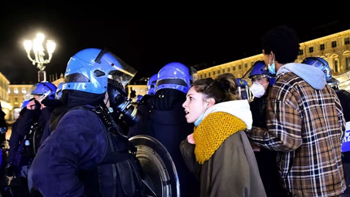 İtalya'da korona virüs tedbirleri protesto edildi
