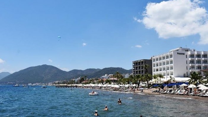 Antalya'da plajlarda yoğunluk