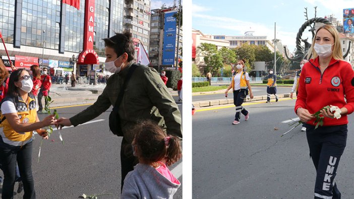 Ankara'da 29 Ekim Cumhuriyet Bayramı kortejinde sağlık çalışanlarına güller atıldı