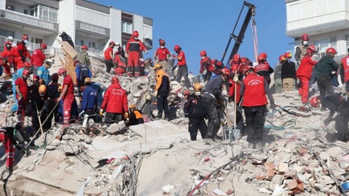 İzmir depreminde hayatını kaybedenlerin sayısı 35'e yükseldi