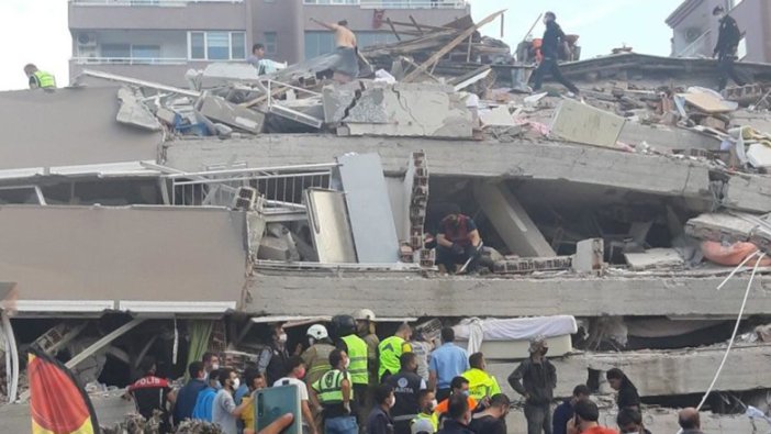 İzmir'de meydana gelen depremde yıkılan binaların müteahhitlerine gözaltı