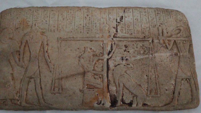 Diyarbakır'da eski Mısır'a ait 1 milyon lira değerinde tablet ele geçirildi