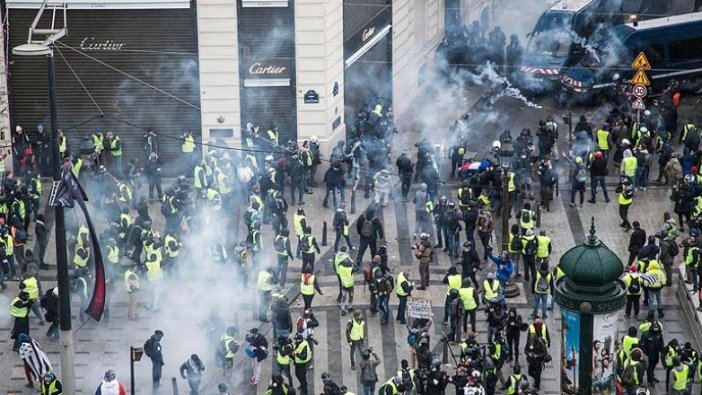 Fransa'da 'sarı yelekliler'e müdahale