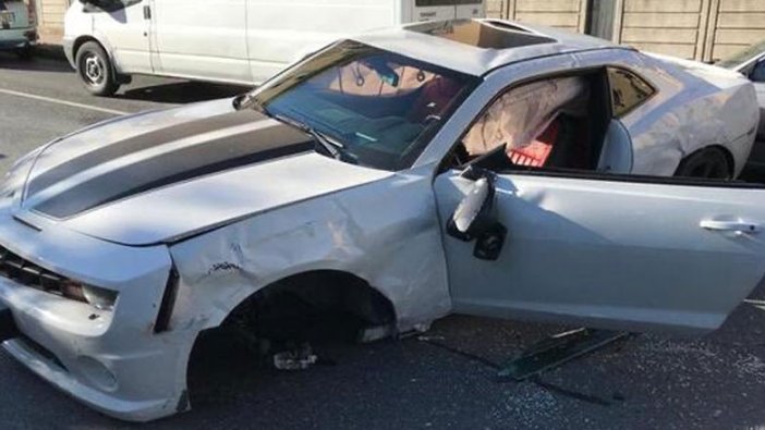 Enes Batur kaza yaptı, otomobili kullanılamaz hale geldi!
