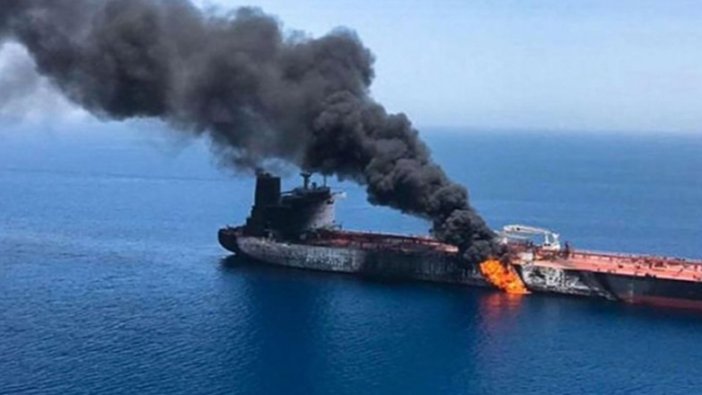 Suudi Arabistan'da petrol tankerine bombalı saldırı gerçekleştirildi