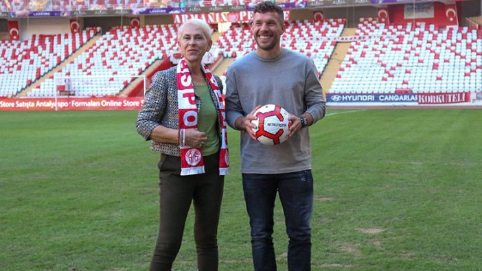 Yıldız futbolcu Podolski, tanıtım elçisi oldu