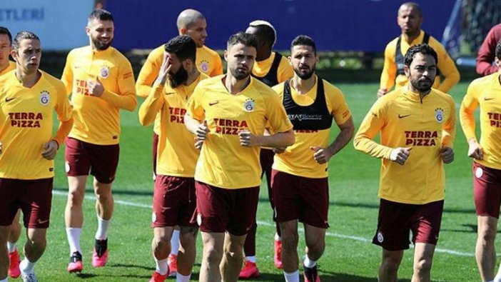 Galatasaray'da 11 futbolcunun sözleşmesi bitiyor