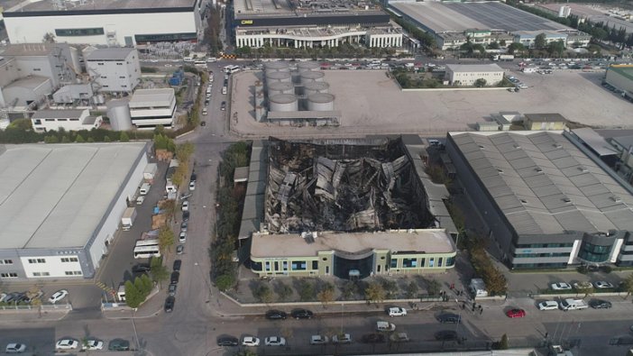 İzmir'de yanan plastik fabrikasındaki zarar miktarı belli oldu