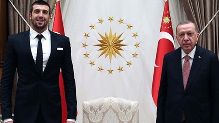 Cumhurbaşkanı Erdoğan rekortmen yüzücü Emre Sakçı'yı kabul etti