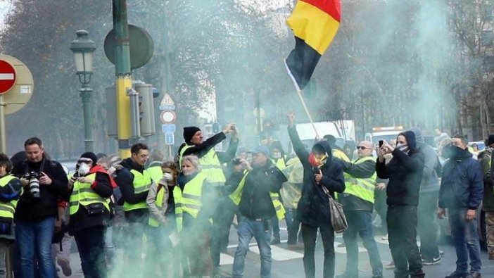 Belçika'da 'sarı yeleklilerden' yol kapatma eylemi