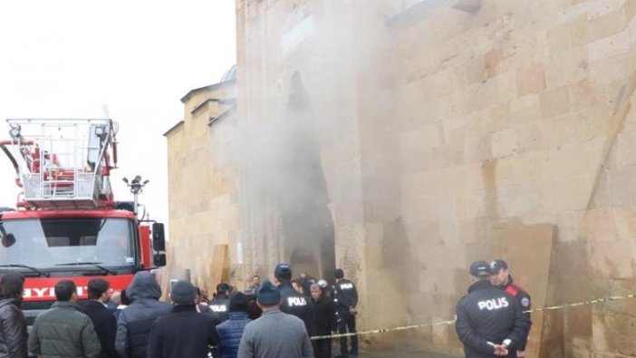 Niğde'de tarihi camide yangın