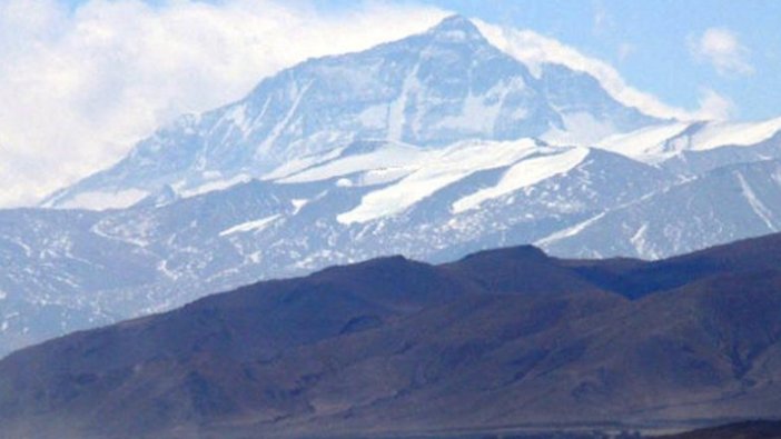 Çin, Everest dağını turistlere kapattı