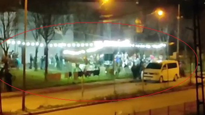 Bursa'da yasağı yok sayıp, sokak düğünü yaptılar
