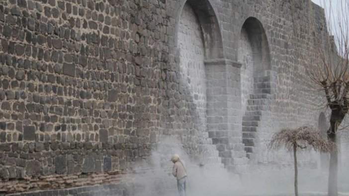 Tarihi surlar 'duvar yazıları'ndan arındırılıyor