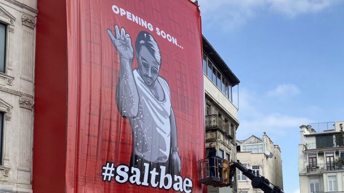 Galata Meydanı'na açılan Nusret posteri kaldırıldı
