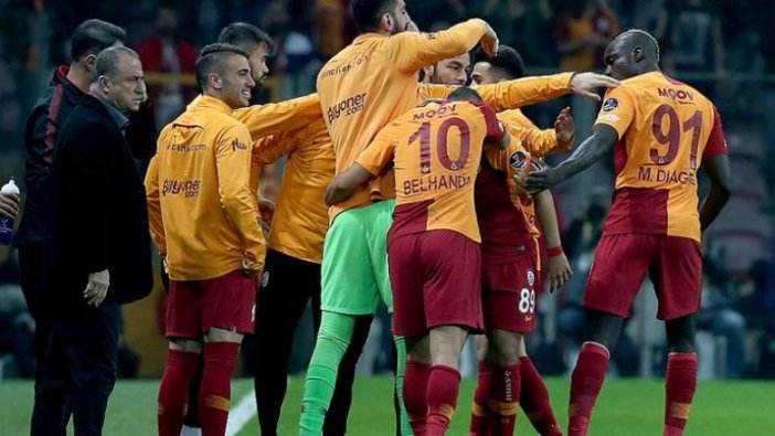 Galatasaray geri dönüşlerle şampiyonluk yarışında