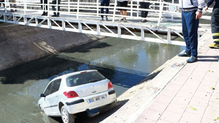 Adana'da bir genç kız, otomobiliyle su kanalına uçtu