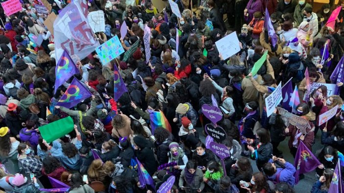 İstanbul'da Feminist Gece Yürüyüşü başladı