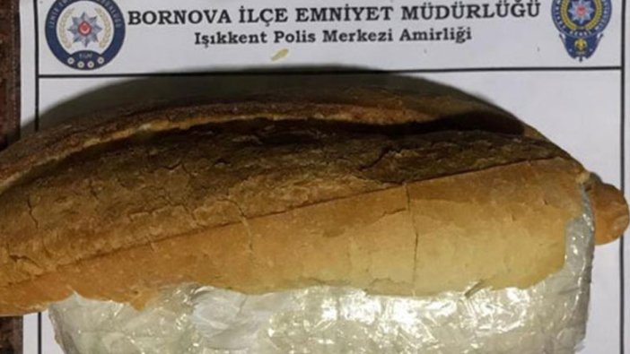 İzmir'in Bornova ilçesinde ekmek arasında uyuşturucu taşıyan şüpheli gözaltına alındı