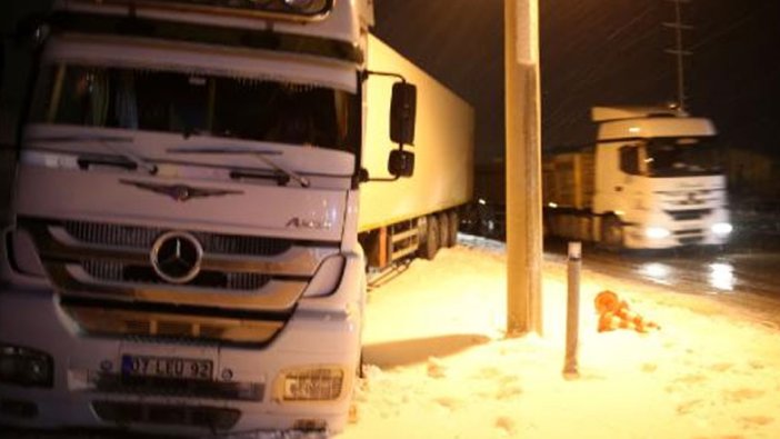 Bitlis'te zincirleme 'buzlanma' kazası: 3 kişi...