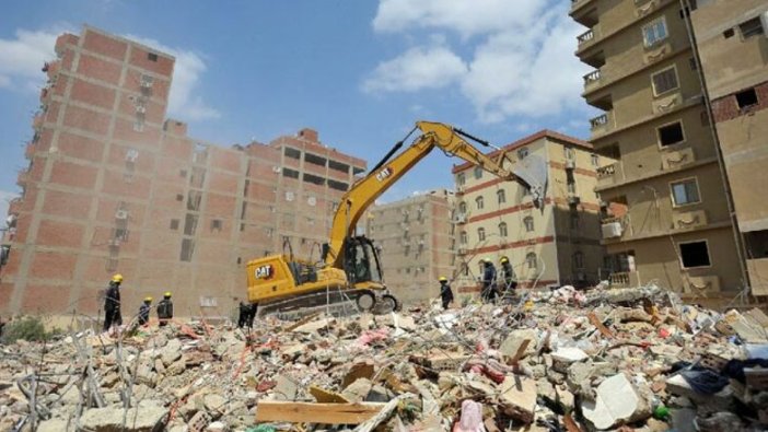 Mısır’da 10 katlı apartman çöktü: En az 8 ölü