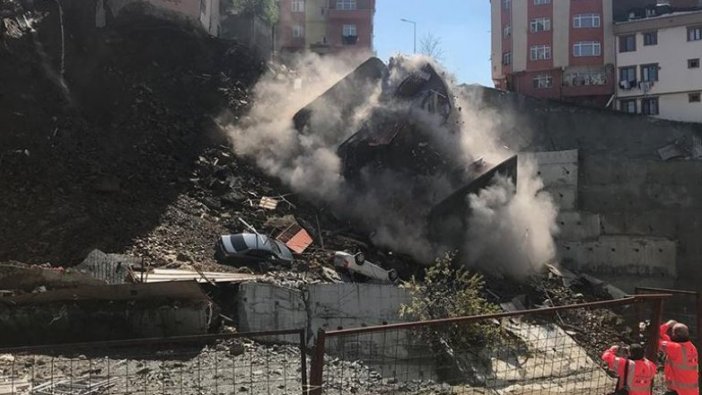 Kağıthane'de tahliye edilen 4 katlı bina çöktü