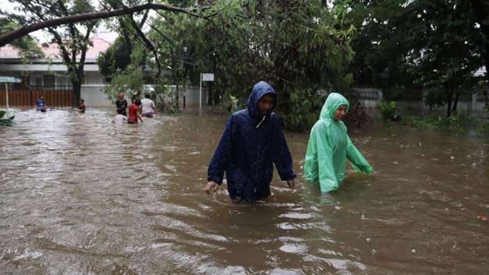 Endonezya'nın Doğu Nusa Tenggara eyaletinde sel suları 55 kişiyi öldürdü