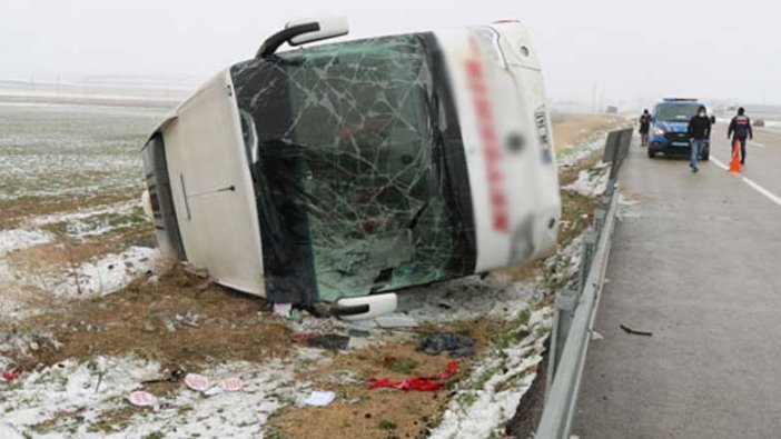 Kırşehir'de yolcu otobüsü devrildi! 13 yaralandı