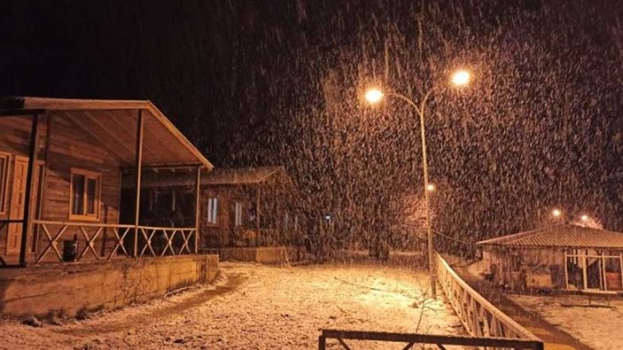 Kahramanmaraş'ta nisan ayında kar yağdı
