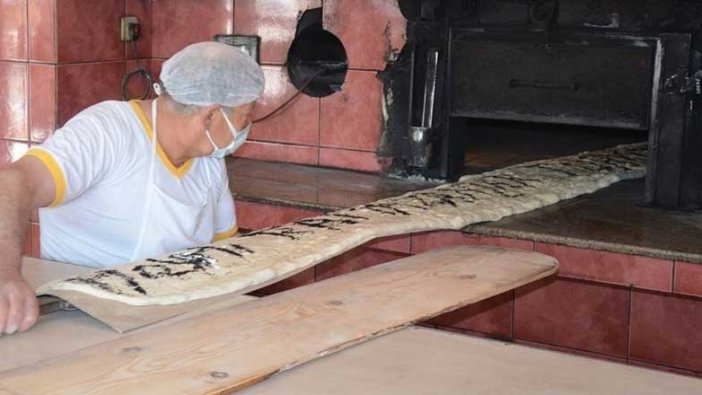 Manisa'da 4 metre uzunluğunda pide üretildi