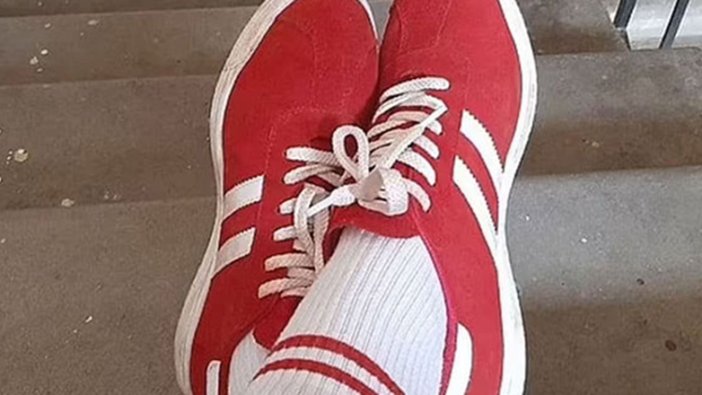 Kırmızı beyaz ayakkabı ve çoraba 7 bin 500 TL'lik ceza